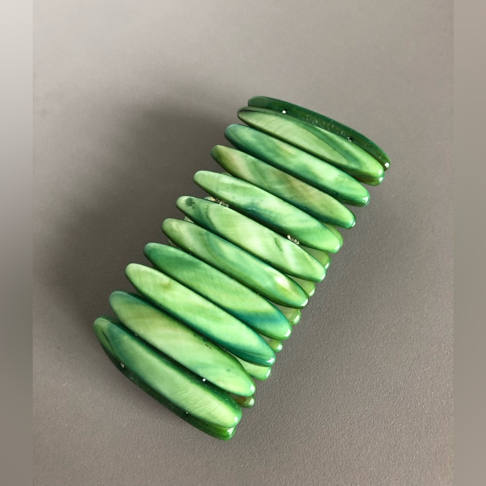Shell cuff bracelet - Picture 2 of 5